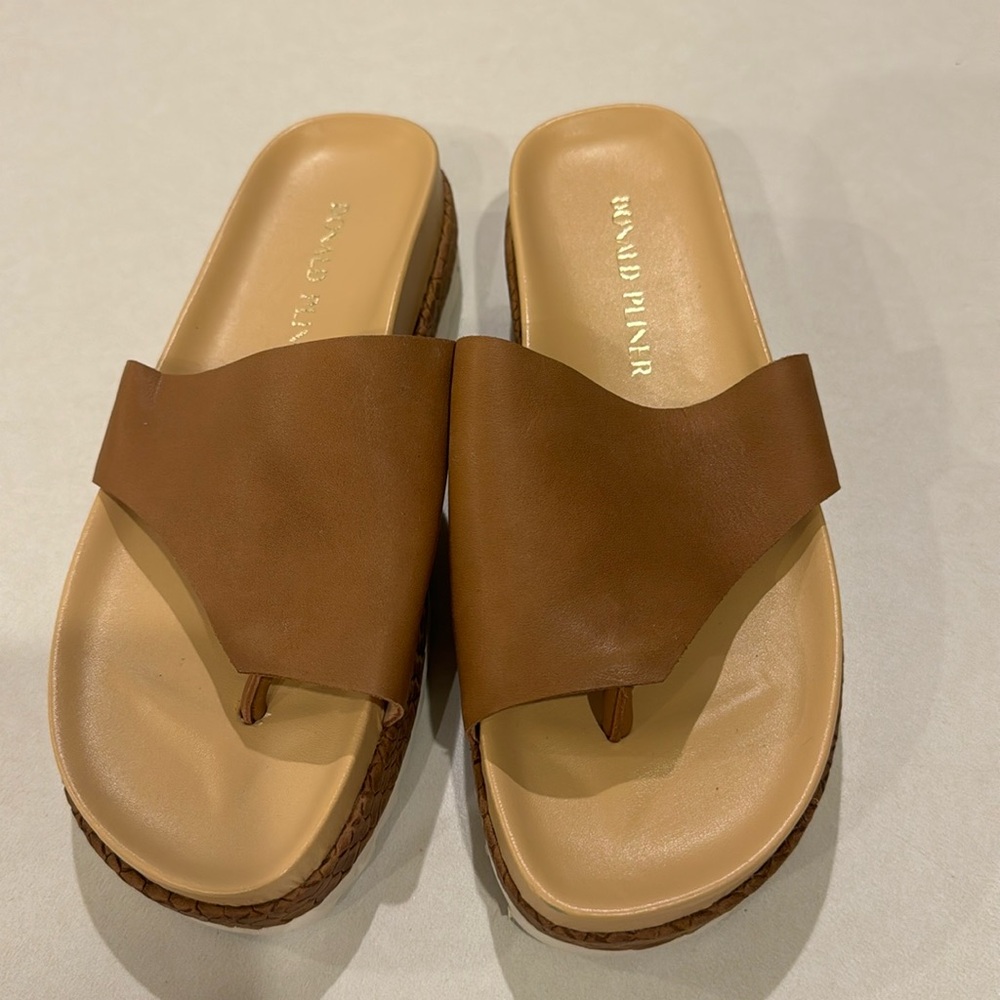 DONALD PLINER LEATHER SANDAL